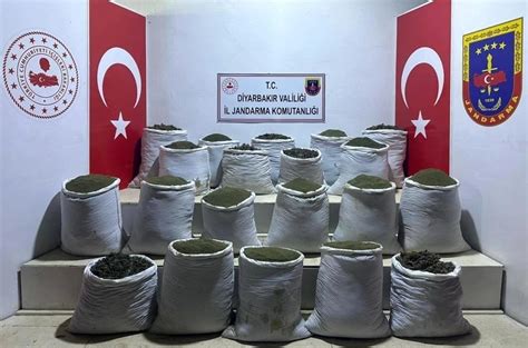 D­i­y­a­r­b­a­k­ı­r­­d­a­ ­1­ ­t­o­n­ ­e­s­r­a­r­ ­e­l­e­ ­g­e­ç­i­r­i­l­d­i­